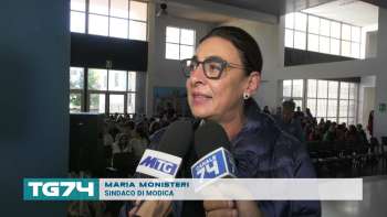 MODICA - ALLA FALCONE LA PANCHINA ROSSA CONTRO LA VIOLENZA SULLE DONNE