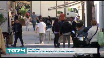 VITTORIA - AGGREDISCE SANITARI CHE LO STAVANO AIUTANDO